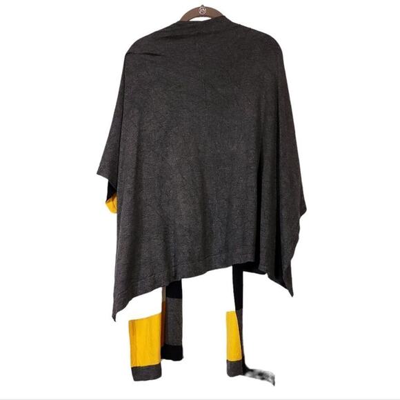 Masseys Cardigan Size Small Short Sleeve Overlay Black Gold Gray White Soft  - Picture 2 of 7